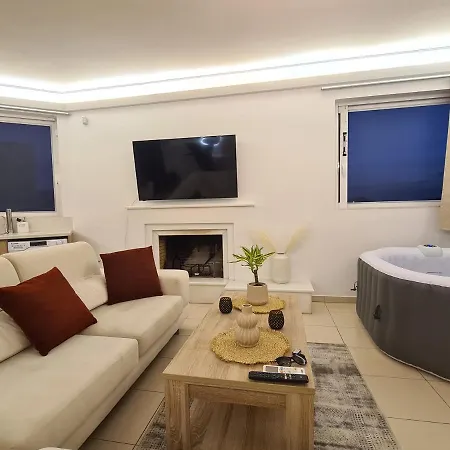 אתונה Sunny Home Private Jacuzzi Hydromassage Acropolis & Lycabettus Far View Parking 300M Metro Peristeri מראה חיצוני תמונה