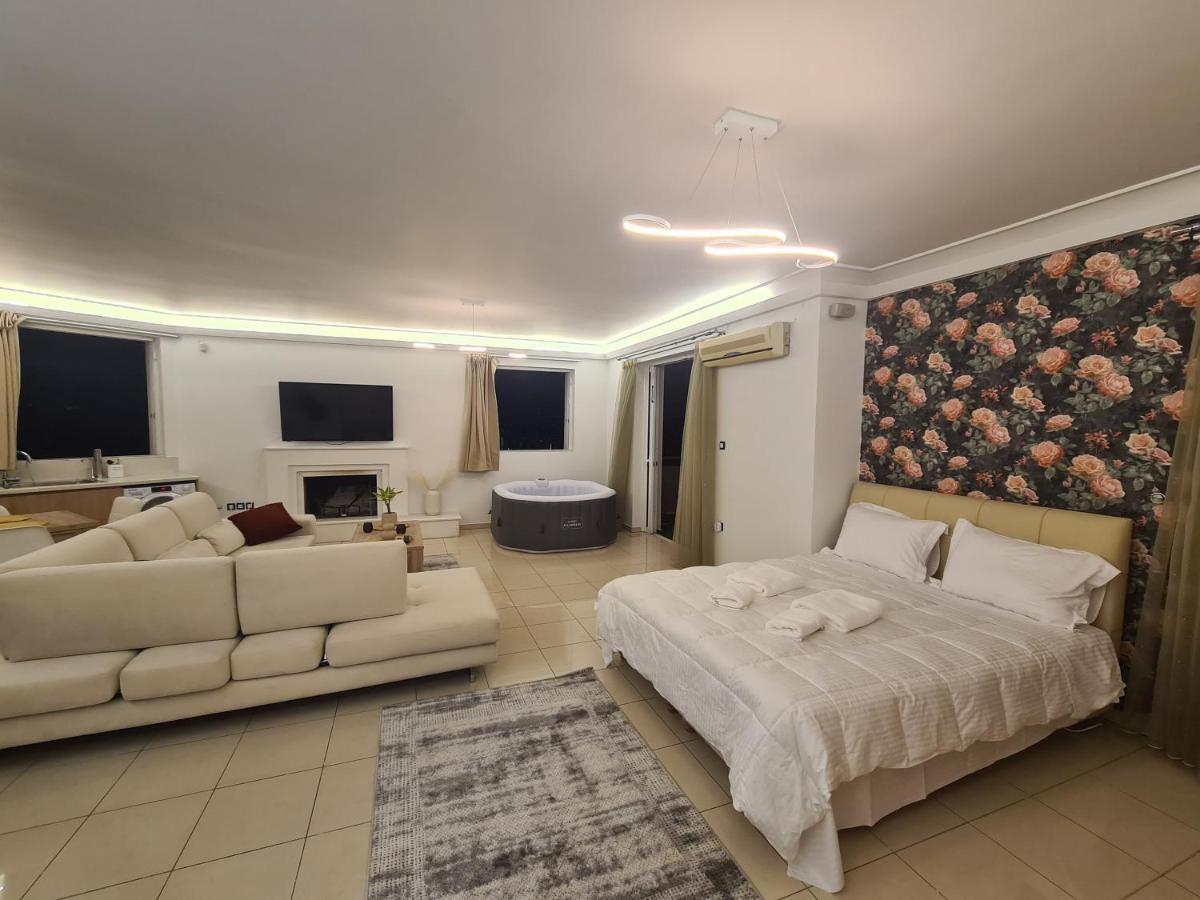 Sunny Private Jacuzzi Hydromassage Acropolis & Lycabettus Far View Parking 300m Metro Peristeri Appartement *