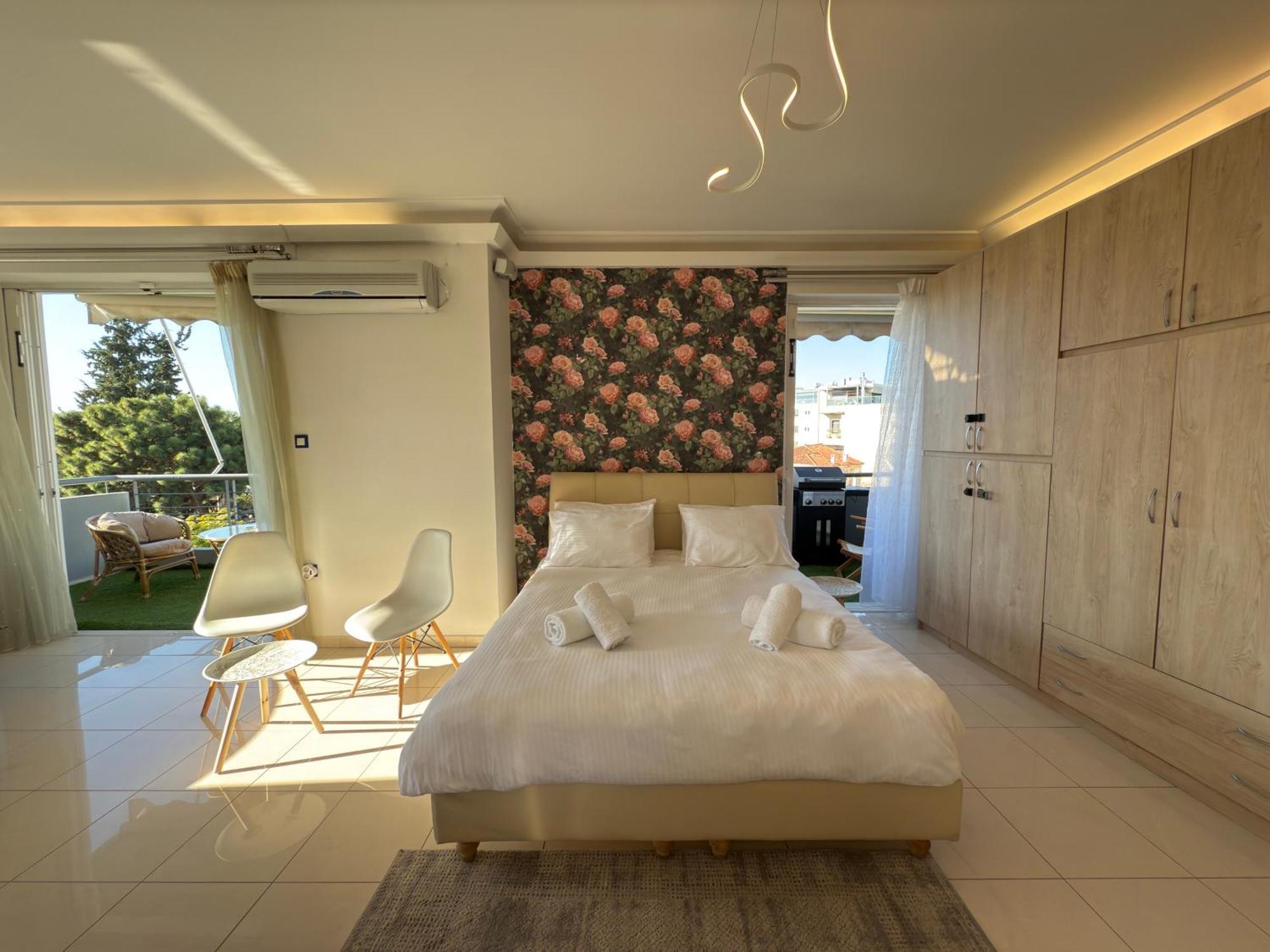 Sunny Private Jacuzzi Hydromassage Acropolis & Lycabettus Far View Parking 300m Metro Peristeri Athènes