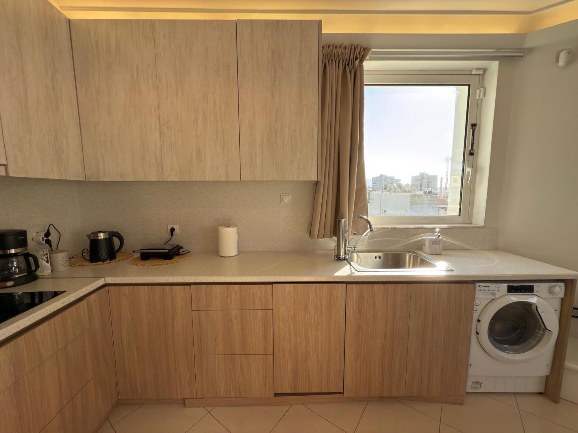 Sunny Private Jacuzzi Hydromassage Acropolis & Lycabettus Far View Parking 300m Metro Peristeri Athènes