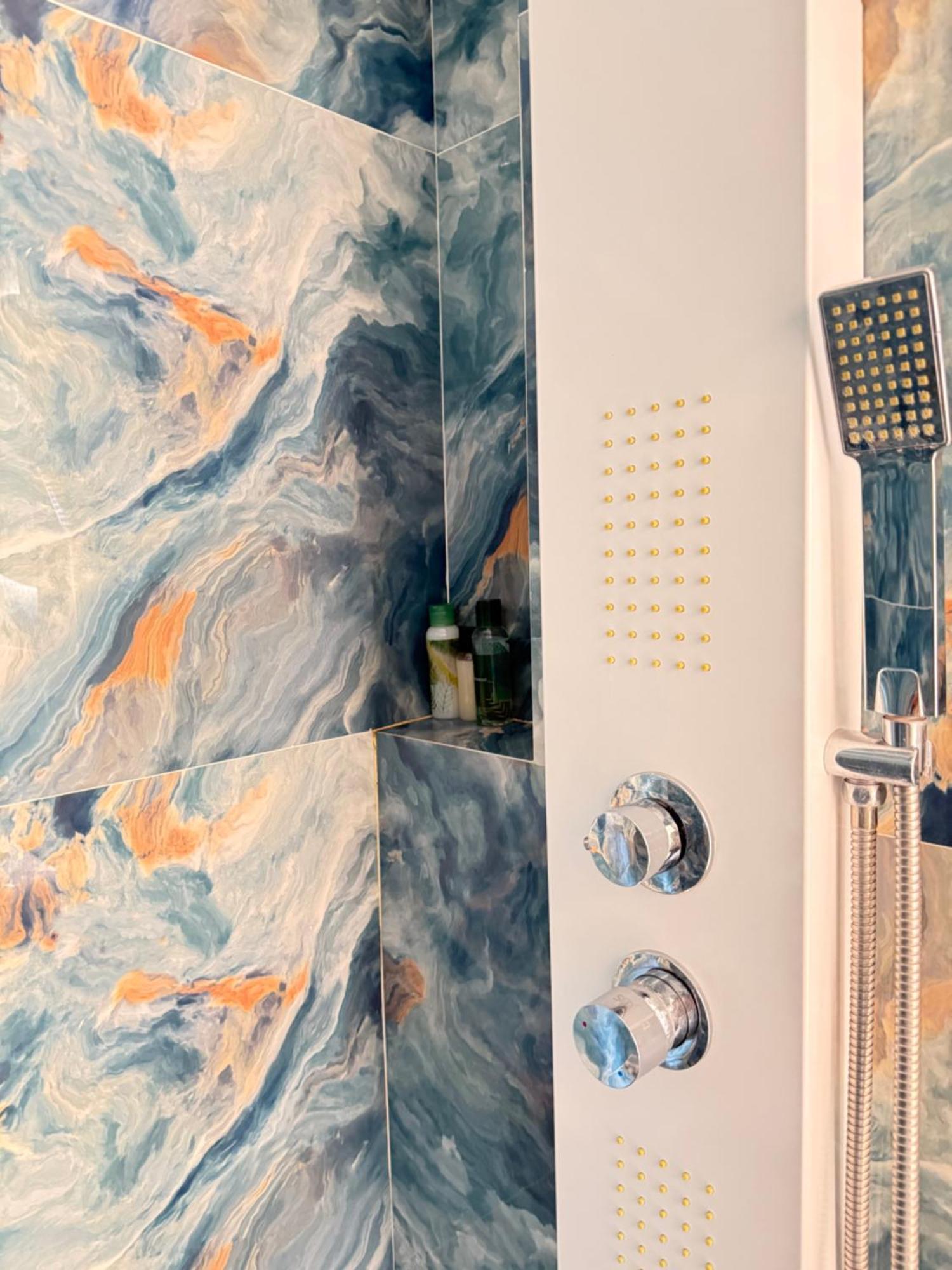 Sunny Private Jacuzzi Hydromassage Acropolis & Lycabettus Far View Parking 300m Metro Peristeri * Athènes